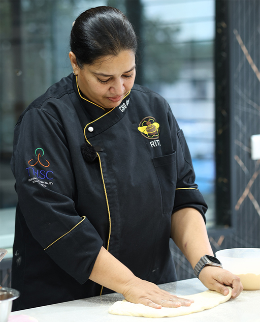 Ritu Ma'am Rolling Pizza